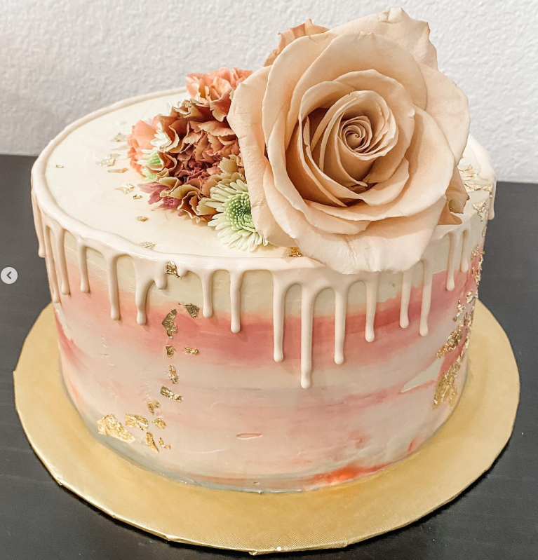Blush ombré buttercream cake with a cream garden rose and gold leaf